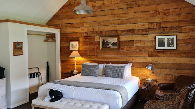 Kinross Winery, Cellar Door & Cottages