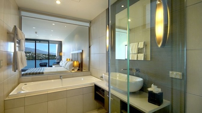 The Rees Hotel, Luxury Apartments & Lakeside Residences